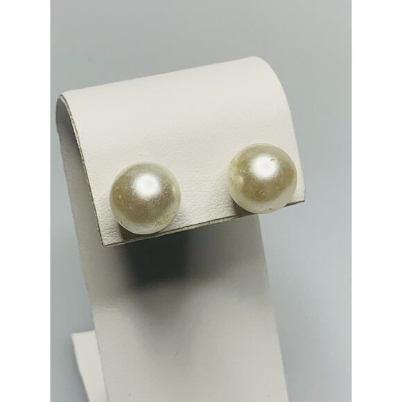Large Round White Bead Stud Earrings Faux Pearl - Picture 1 of 4